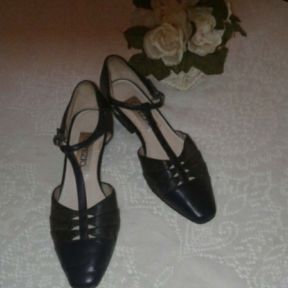 Capezio navy blue Dance shoe size 7